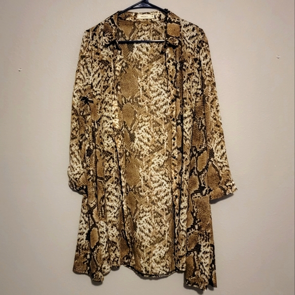 *BOGO Item* Vera & Lucy- Snake Print Button Down - Picture 1 of 2